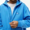 Casaco com capuz e fecho para criança com bandeira tonal Casaco com capuz e fecho para criança com bandeira tonal