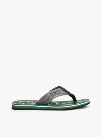 Chinelo com emblema