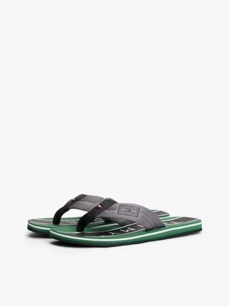 Chinelo com emblema