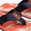 Chinelo com Estampado Floral Chinelo com Estampado Floral