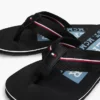 Chinelo com riscas exclusivas Chinelo com riscas exclusivas
