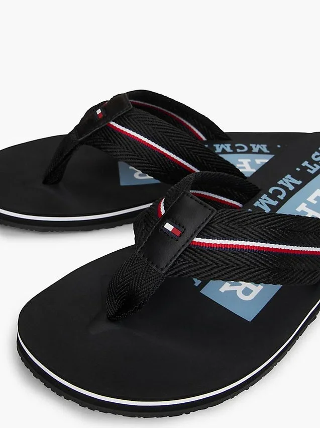 Chinelo com riscas exclusivas Chinelo com riscas exclusivas
