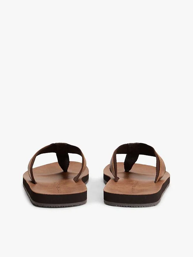 Chinelo com textura granulada Chinelo com textura granulada