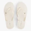 Chinelos com detalhes em monograma