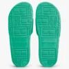 Chinelos de piscina com monograma bordado Chinelos de piscina com monograma bordado