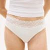 Conjunto de 3 cuecas biquíni com acabamento em renda