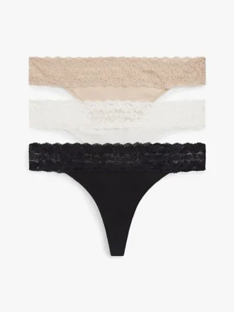 Conjunto de 3 tangas com acabamento em renda
