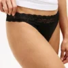 Conjunto de 3 tangas com acabamento em renda