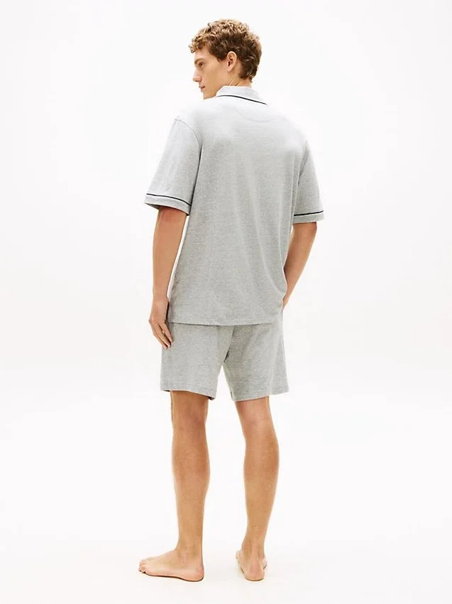 Conjunto de camisa de manga curta e calções Conjunto de camisa de manga curta e calções