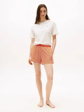 Conjunto de camisola e calções para dormir