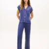 Conjunto de pijama com camisa de calções e calças