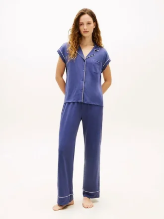 Conjunto de pijama com camisa de calções e calças