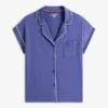 Conjunto de pijama com camisa de calções e calças
