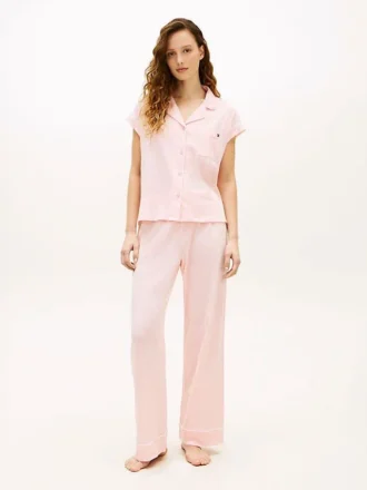 Conjunto de pijama com camisa de manga curta e calças