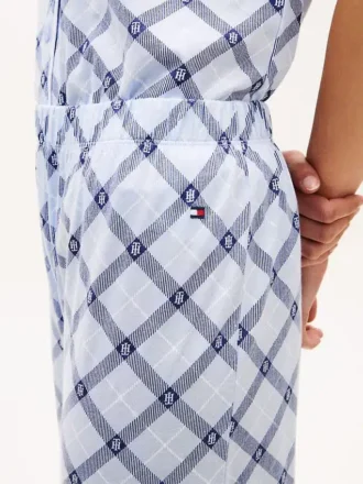 Conjunto de pijama com camisa de manga curta e calças