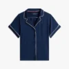 Conjunto de pijama com camisa e calções com acabamentos contrastantes