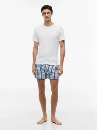 Conjunto de pijama com t-shirt e calções de tecido Conjunto de pijama com t-shirt e calções de tecido