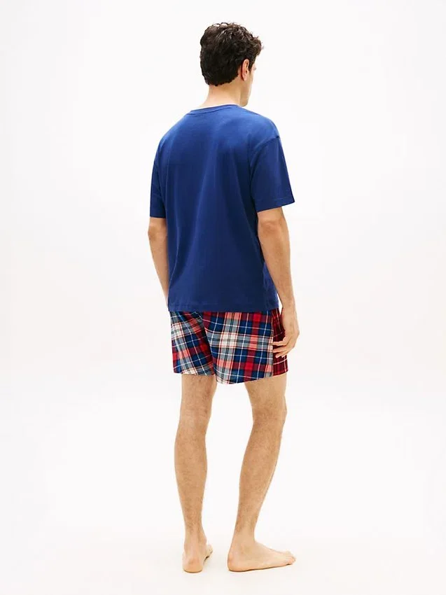 Conjunto de pijama com t-shirt e calções de tecido Conjunto de pijama com t-shirt e calções de tecido