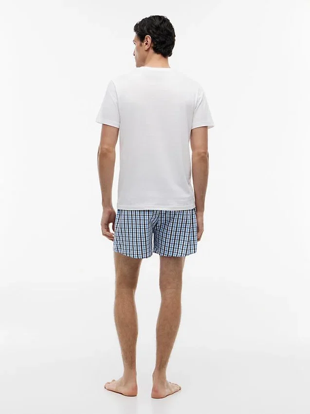 Conjunto de pijama com t-shirt e calções de tecido Conjunto de pijama com t-shirt e calções de tecido
