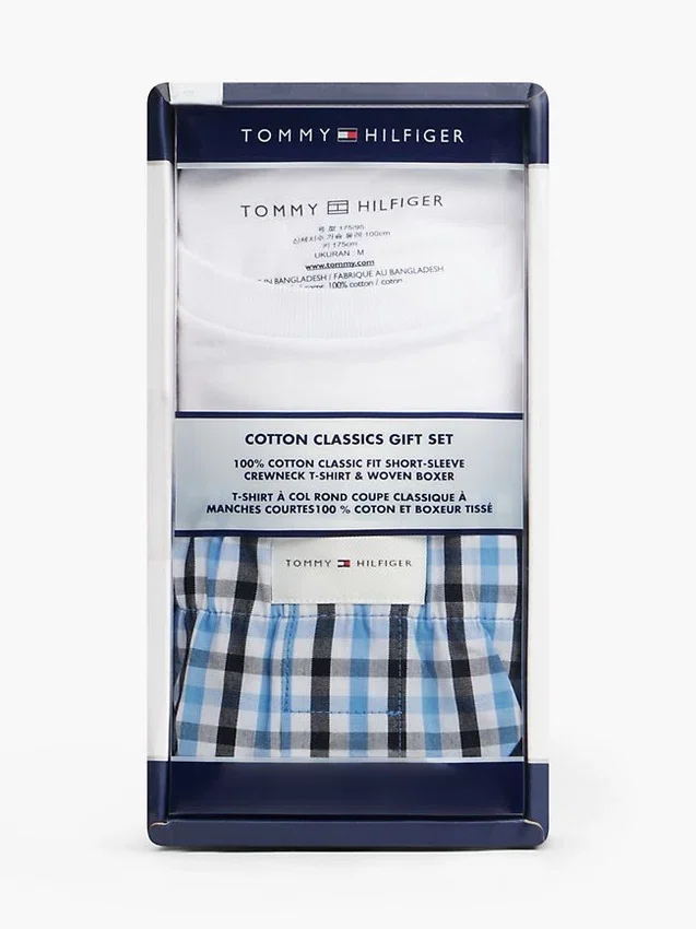 Conjunto de pijama com t-shirt e calções de tecido Conjunto de pijama com t-shirt e calções de tecido