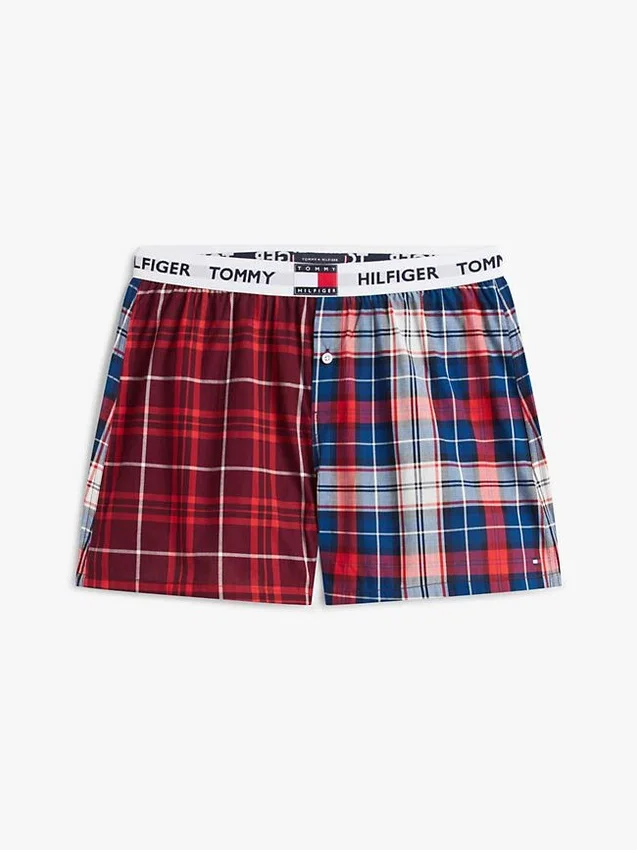 Conjunto de pijama com t-shirt e calções de tecido Conjunto de pijama com t-shirt e calções de tecido