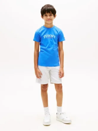 Conjunto de t-shirt e calções com logótipo para criança