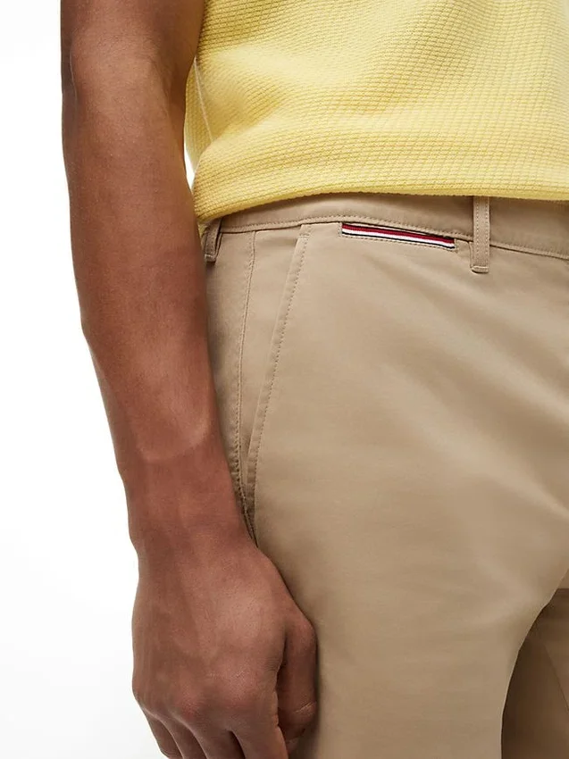 Corte Regular Calções Tommy com cintura confortável de 18 cm Corte Regular Calções Tommy com cintura confortável de 18 cm
