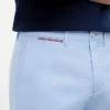 Corte Regular Calções Tommy com cintura confortável de 18 cm Corte Regular Calções Tommy com cintura confortável de 18 cm