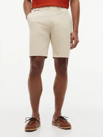 Corte Regular, cintura confortável de 23 cm, calções Tommy