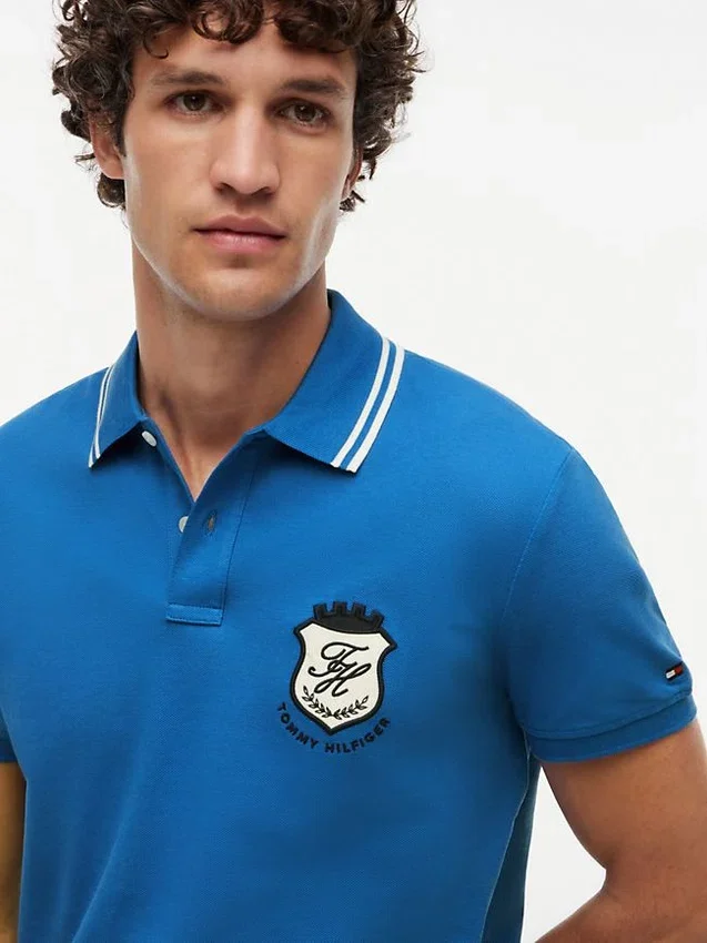 Corte regular Polo em piqué com emblema Monogram Corte regular Polo em piqué com emblema Monogram