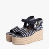 Espadrilha com cunha de plataforma e riscas bretãs Espadrilha com cunha de plataforma e riscas bretãs