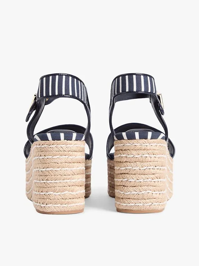 Espadrilha com cunha de plataforma e riscas bretãs Espadrilha com cunha de plataforma e riscas bretãs