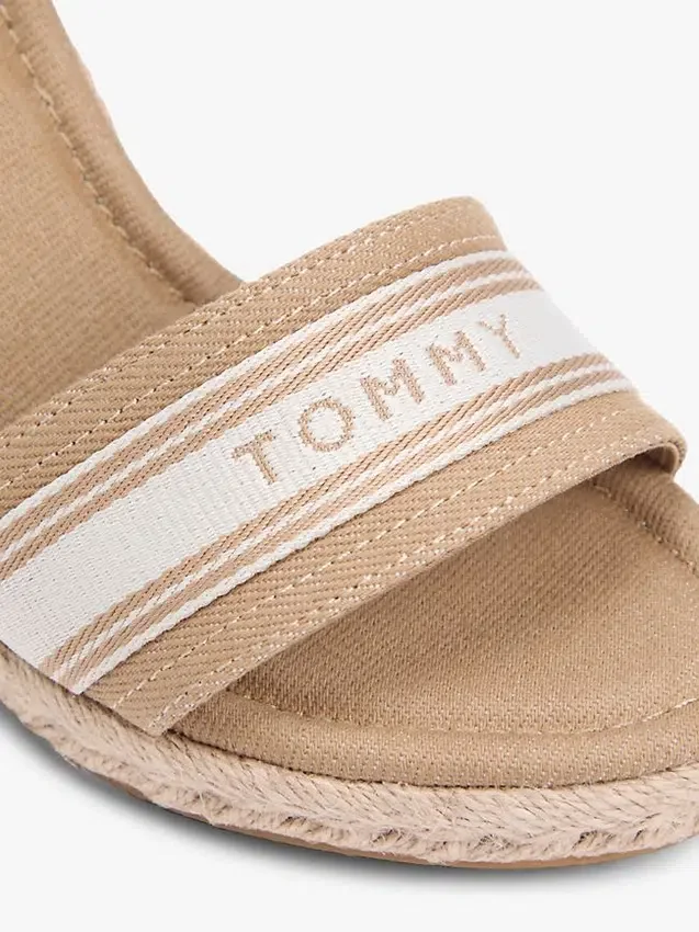 Espadrilha com cunha em ganga e logótipo em tecido Espadrilha com cunha em ganga e logótipo em tecido