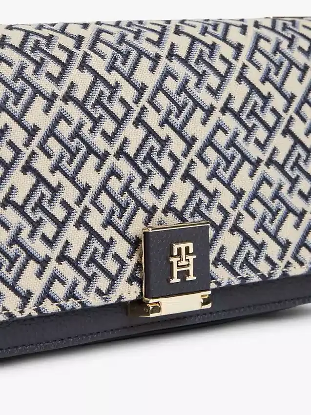 Fecho Monogram, corrente jacquard, mala a tiracolo Fecho Monogram, corrente jacquard, mala a tiracolo