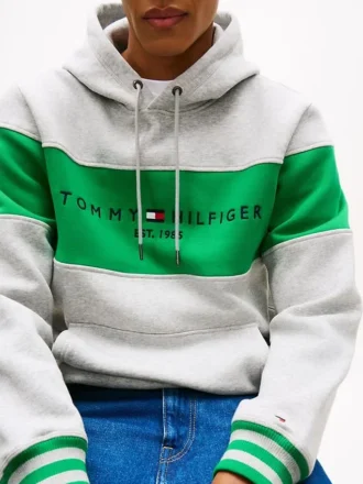 Hoodie com logótipo em blocos de cor