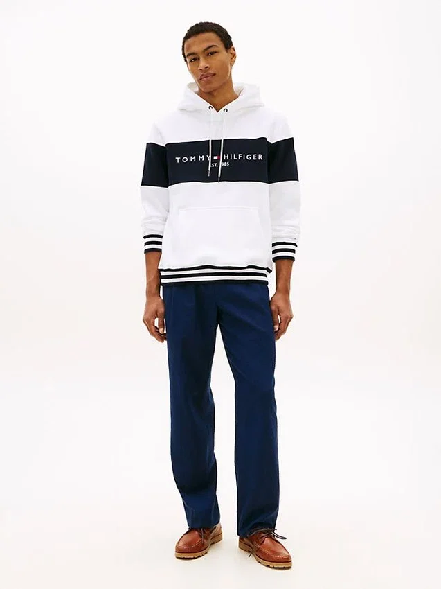 Hoodie com logótipo em blocos de cor Hoodie com logótipo em blocos de cor