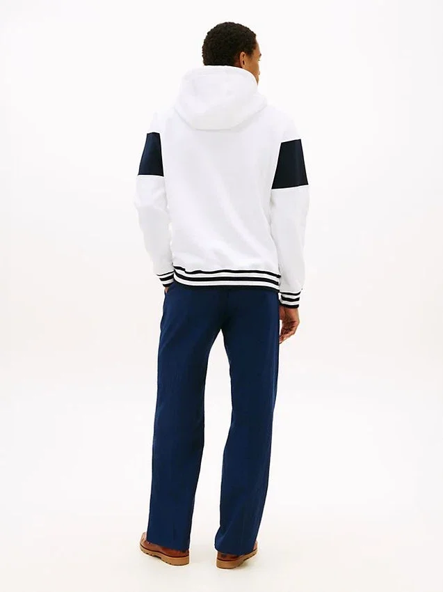 Hoodie com logótipo em blocos de cor Hoodie com logótipo em blocos de cor