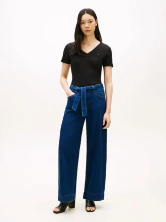 Jeans de cintura alta com cinto e perna larga