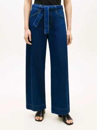 Jeans de cintura alta com cinto e perna larga