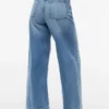 Jeans de cintura alta com cinto e perna larga Jeans de cintura alta com cinto e perna larga