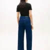 Jeans de cintura alta com cinto e perna larga Jeans de cintura alta com cinto e perna larga