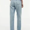 Jeans de cintura alta e corte cónico Jeans de cintura alta e corte cónico