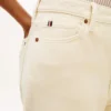 Jeans de cintura alta e perna larga tingidos na peça Jeans de cintura alta e perna larga tingidos na peça