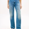 Jeans de cintura média, largos e de corte reto Jeans de cintura média, largos e de corte reto