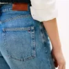 Jeans de cintura média, largos e de corte reto Jeans de cintura média, largos e de corte reto