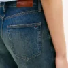 Jeans de cintura média, largos e de corte reto Jeans de cintura média, largos e de corte reto