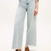 Jeans de ganga de cintura alta e perna larga com bainha crua Jeans de ganga de cintura alta e perna larga com bainha crua