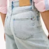 Jeans de ganga de cintura alta e perna larga com bainha crua Jeans de ganga de cintura alta e perna larga com bainha crua