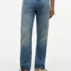 Jeans direitos e descontraídos Jeans direitos e descontraídos