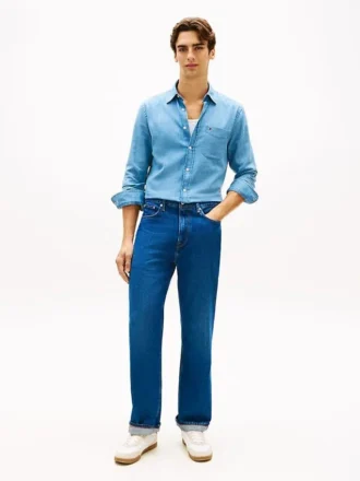 Jeans direitos e descontraídos